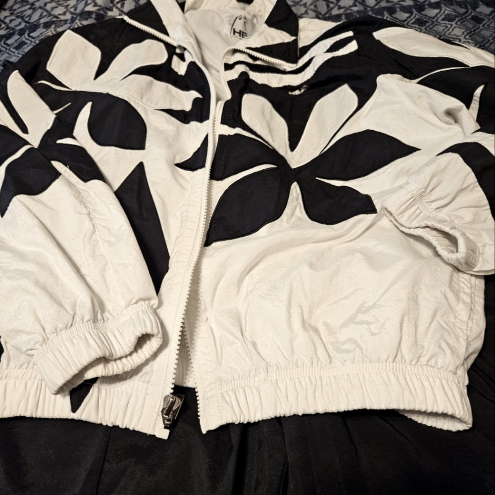 Designer Jogging Set - Picture 2 of 8